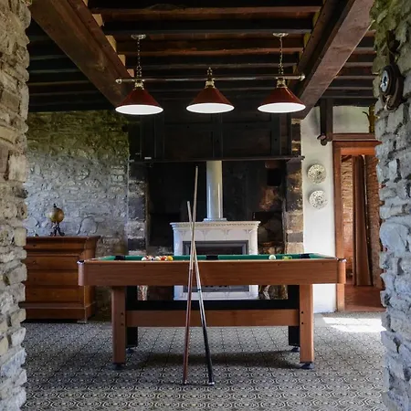 Dom wakacyjny La Tireliere, Longere Bord De Avec Jardin Surville (Manche)