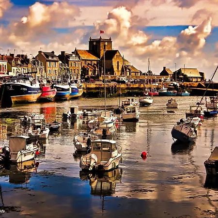 Dom wakacyjny La Tireliere, Longere Bord De Avec Jardin