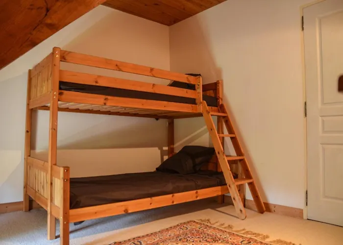 Ferienhaus La Tireliere, Longere Bord De Avec Jardin